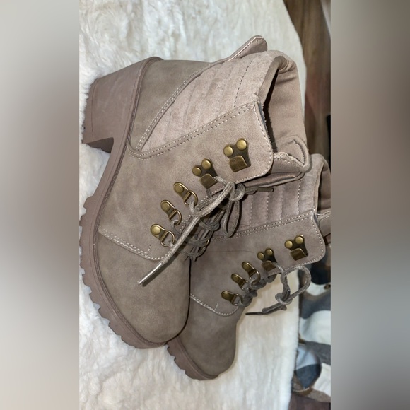 Stylish Women's Lace-Up Ankle Boots - Picture 2 of 6